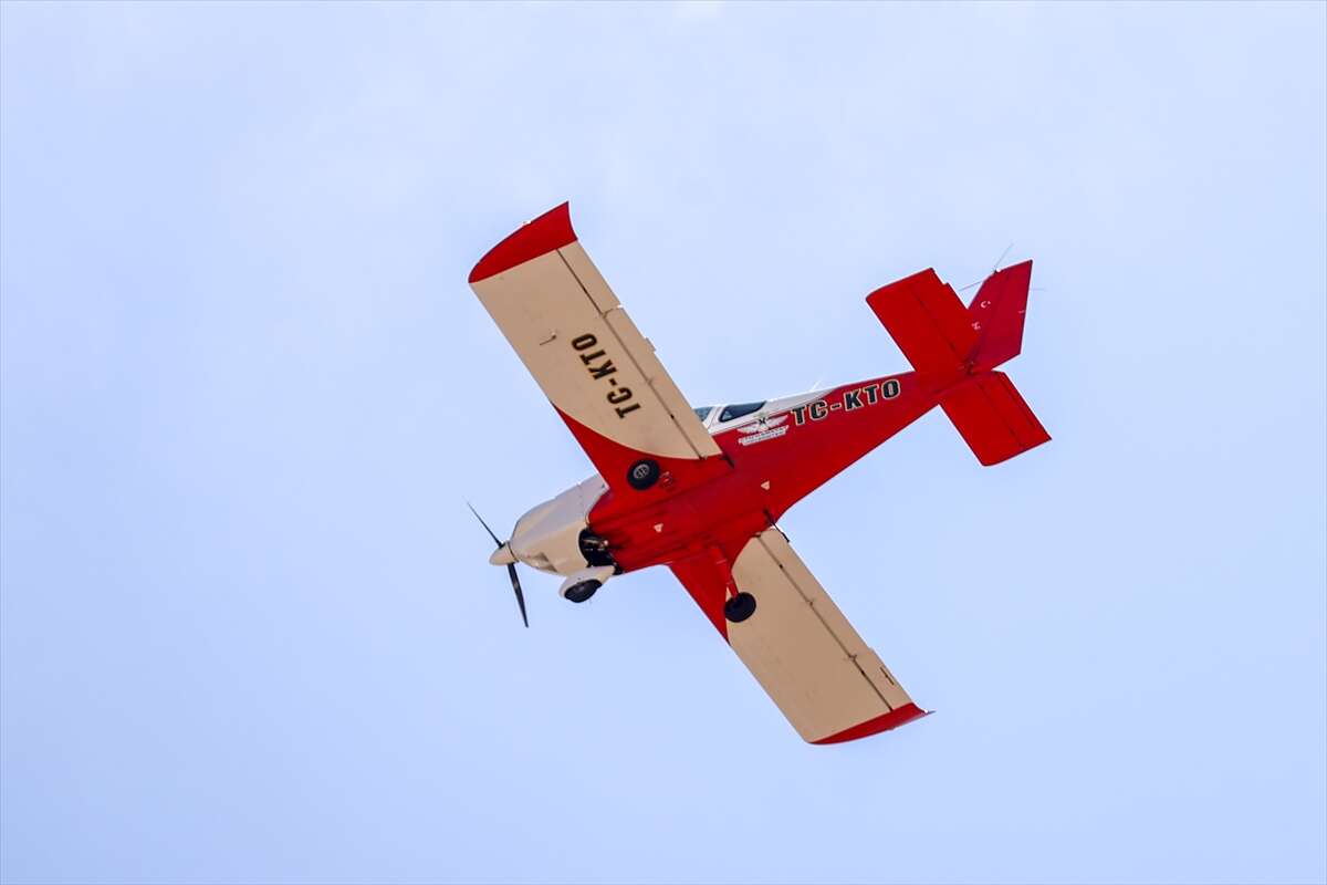 Konya’da öğretmen anne, pilot kızının mezuniyetiyle havalara uçtu 1